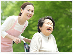 特徴1：特別養護老人ホームとショートステイ 2つのサービスで柔軟な対応 -img-